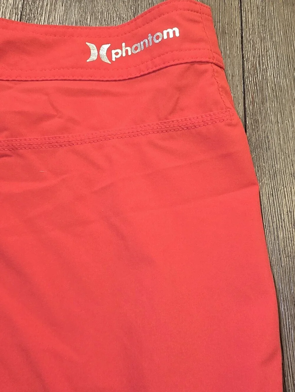 Hurley Sz. 40 Red Board Shorts